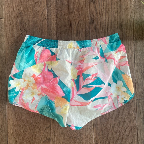 Floral OldNavy Active Shorts 🌸🌺🌼 - Picture 2 of 3